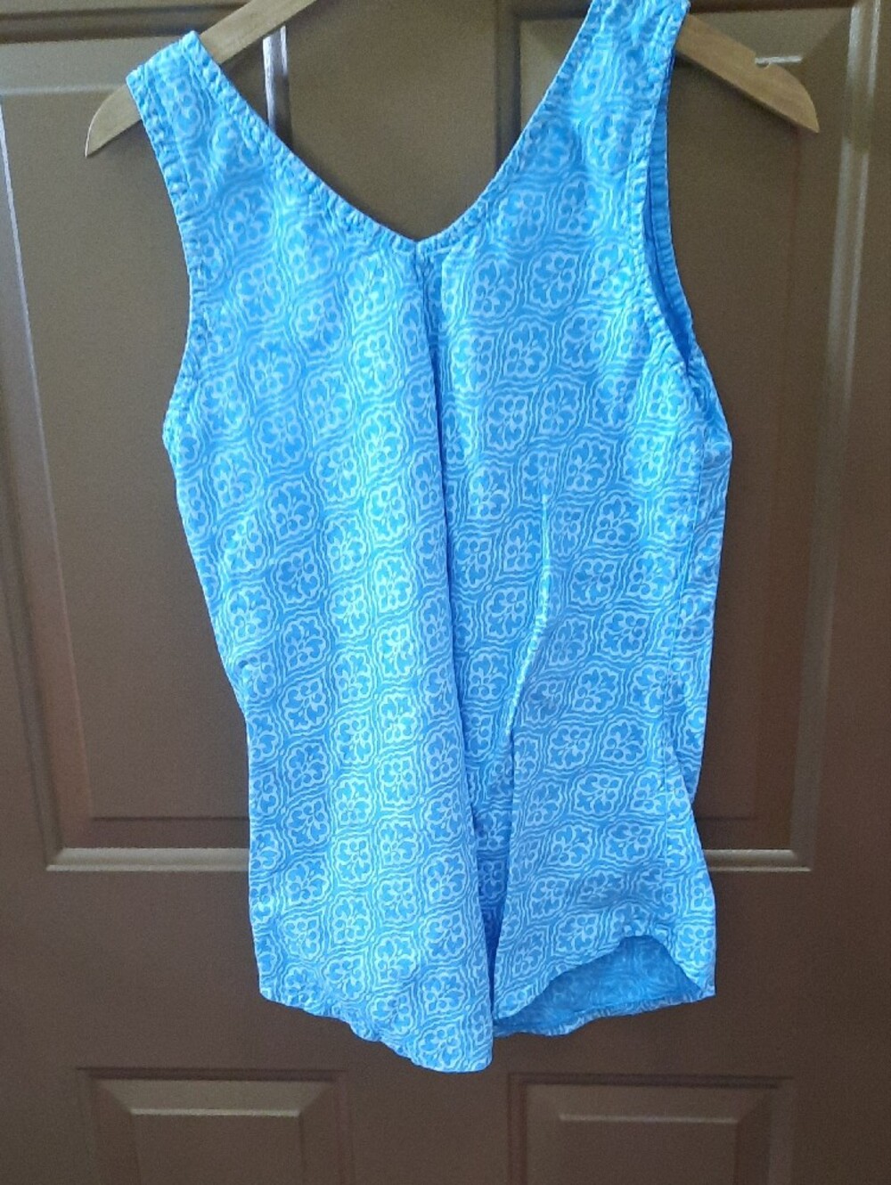 Blue Patterned V-Neck Sleeveless Top - Picture 3 of 5